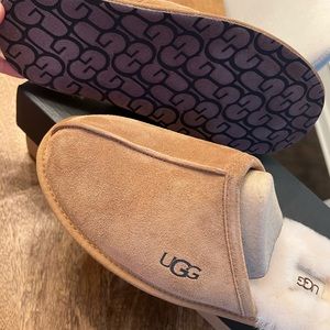 UGG - Men’s slippers- chestnut color -NWT - Size 12
